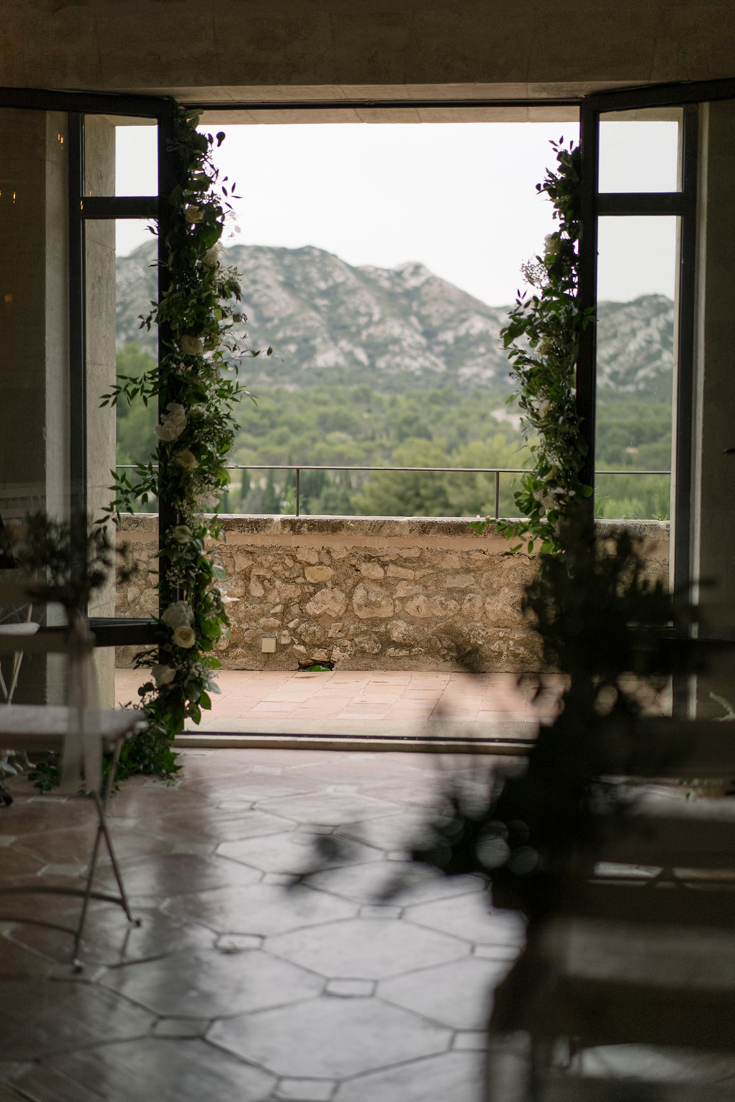 Sarah et Sasha — mariage nature chic Eygalières